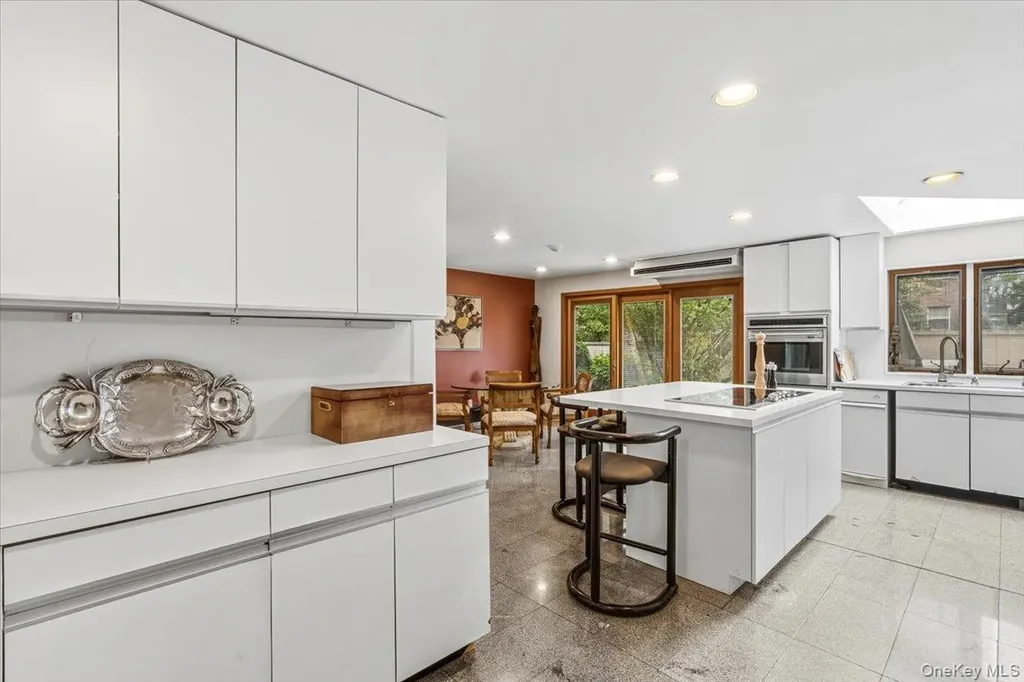 15470 Powells Cove Boulevard Beechhurst NY 11357