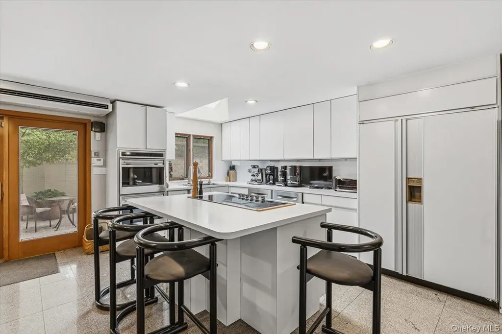 15470 Powells Cove Boulevard Beechhurst NY 11357