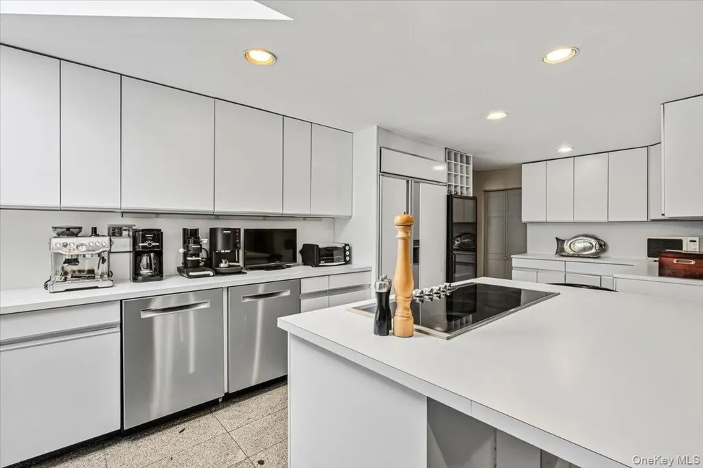 15470 Powells Cove Boulevard Beechhurst NY 11357