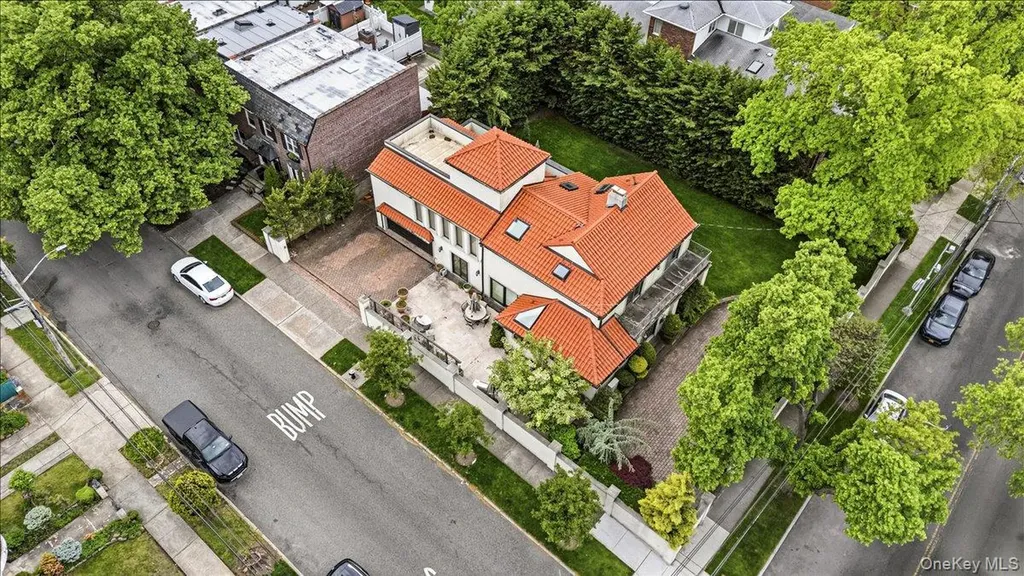 15470 Powells Cove Boulevard Beechhurst NY 11357