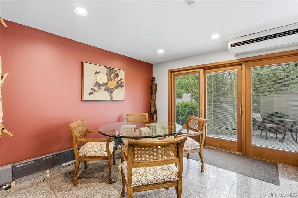 15470 Powells Cove Boulevard Beechhurst NY 11357