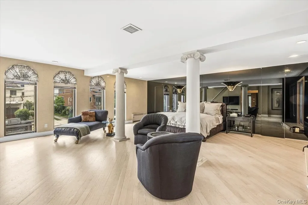 15470 Powells Cove Boulevard Beechhurst NY 11357