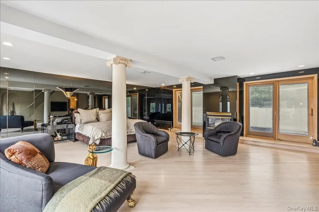 15470 Powells Cove Boulevard Beechhurst NY 11357