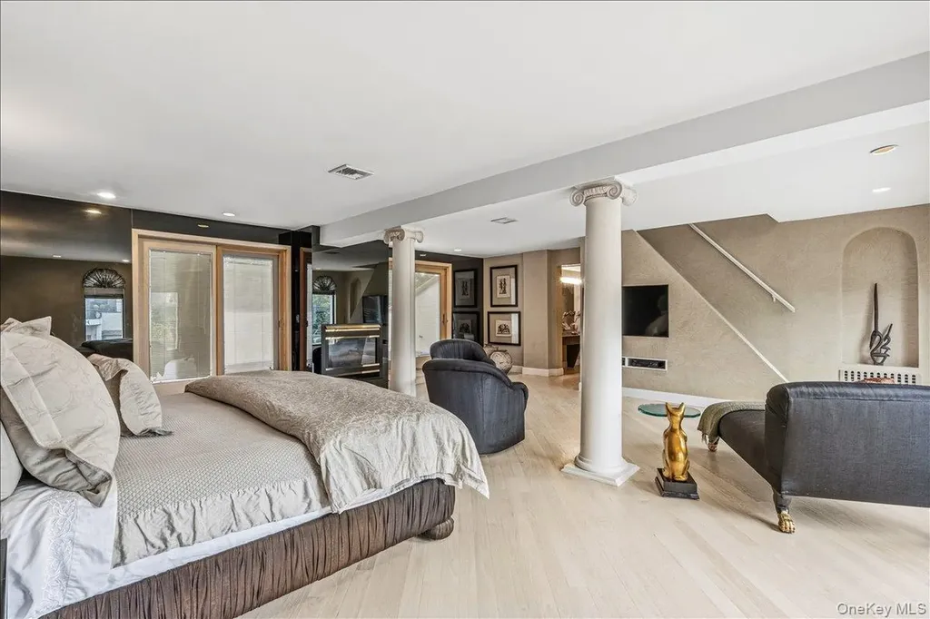 15470 Powells Cove Boulevard Beechhurst NY 11357