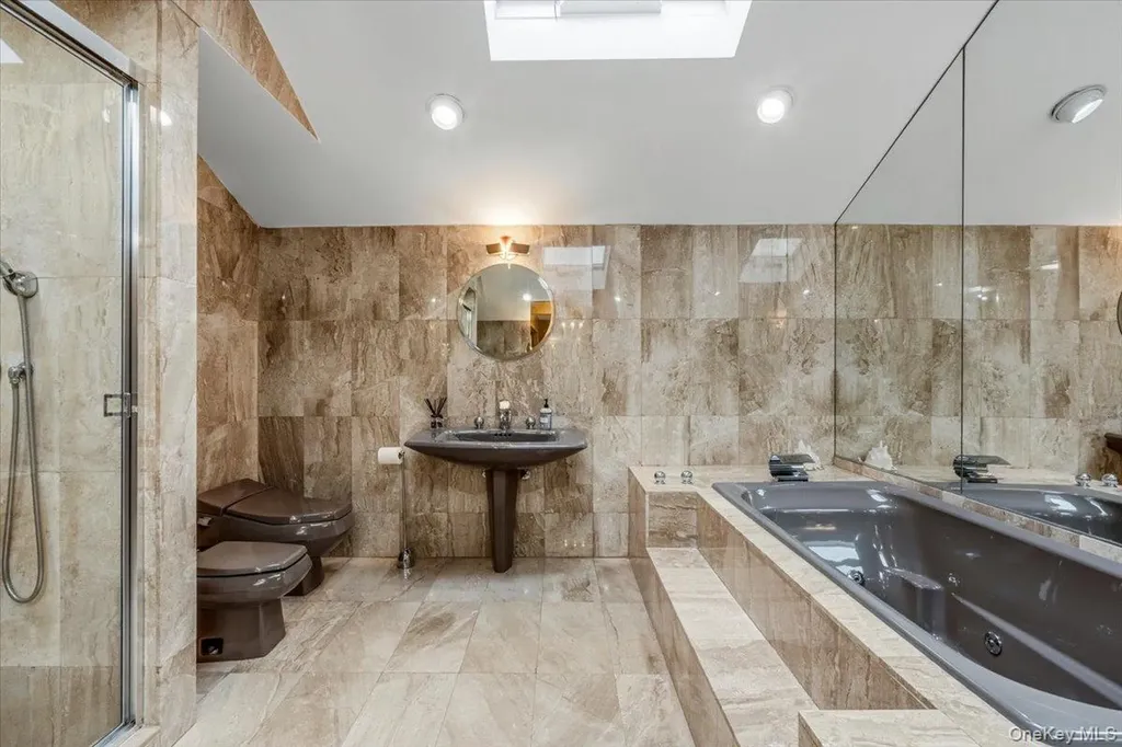 15470 Powells Cove Boulevard Beechhurst NY 11357