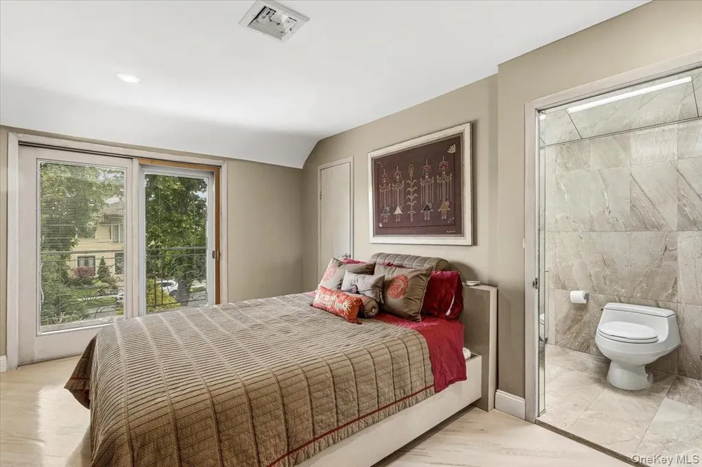 15470 Powells Cove Boulevard Beechhurst NY 11357