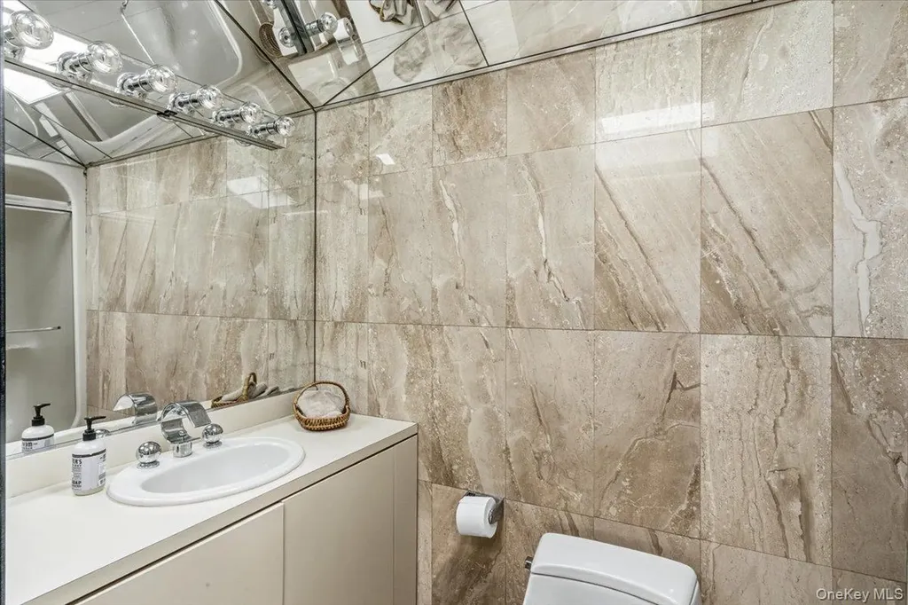 15470 Powells Cove Boulevard Beechhurst NY 11357