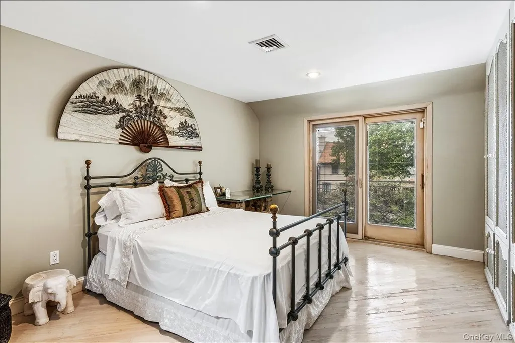 15470 Powells Cove Boulevard Beechhurst NY 11357