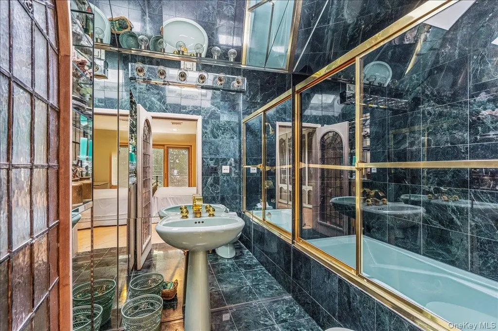 15470 Powells Cove Boulevard Beechhurst NY 11357