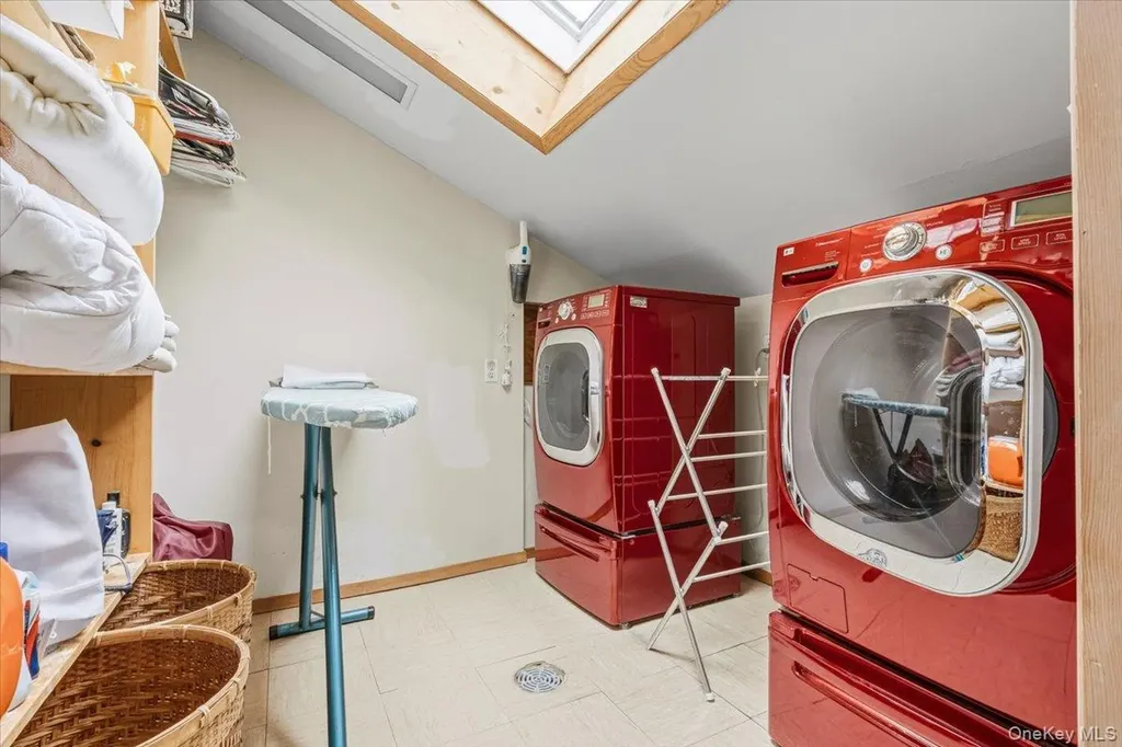 15470 Powells Cove Boulevard Beechhurst NY 11357
