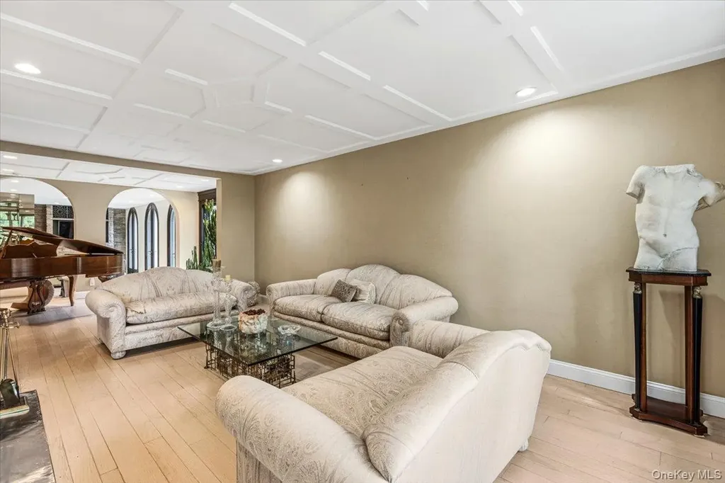 15470 Powells Cove Boulevard Beechhurst NY 11357