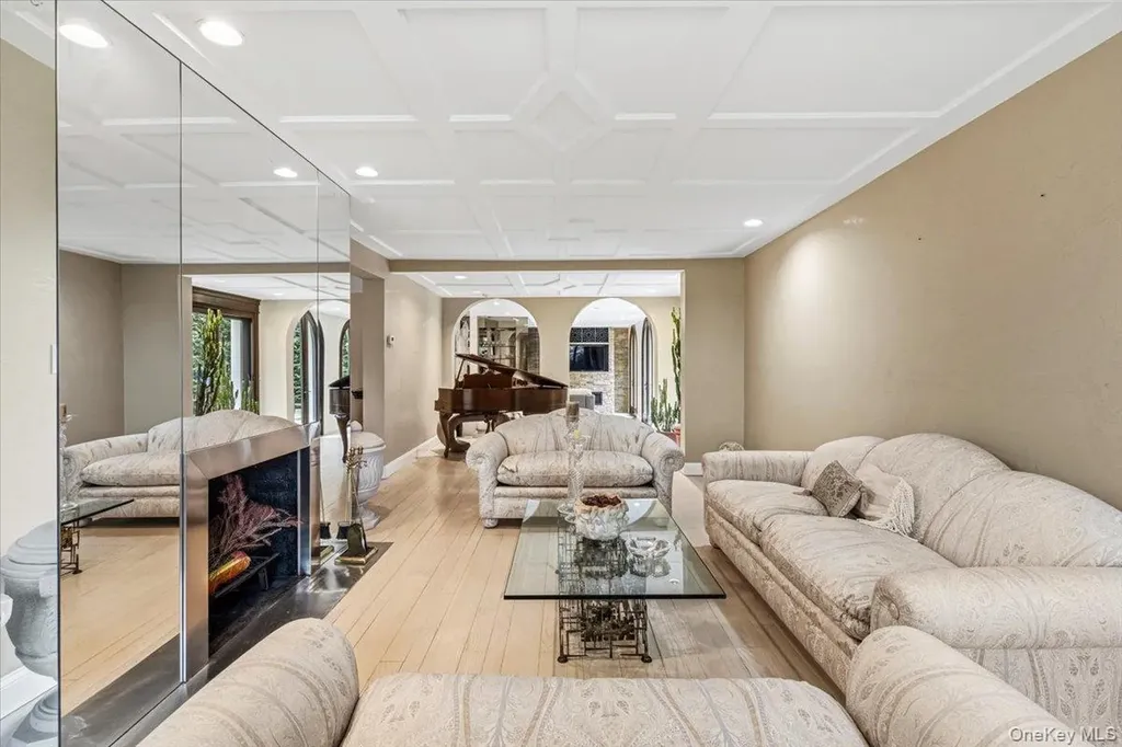 15470 Powells Cove Boulevard Beechhurst NY 11357