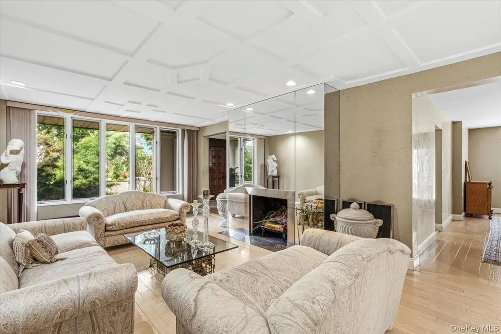 15470 Powells Cove Boulevard Beechhurst NY 11357