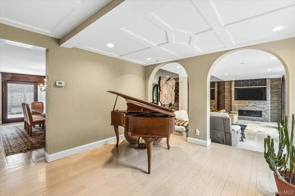15470 Powells Cove Boulevard Beechhurst NY 11357