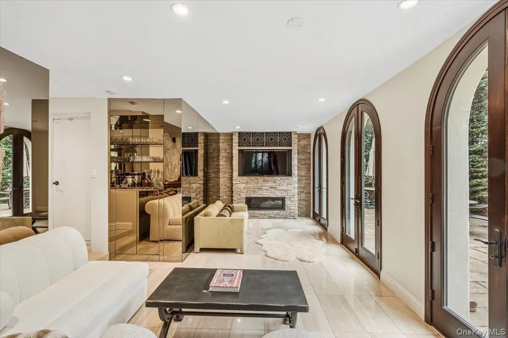15470 Powells Cove Boulevard Beechhurst NY 11357