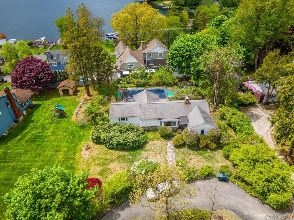 516 N Lake Boulevard Mahopac NY 10541