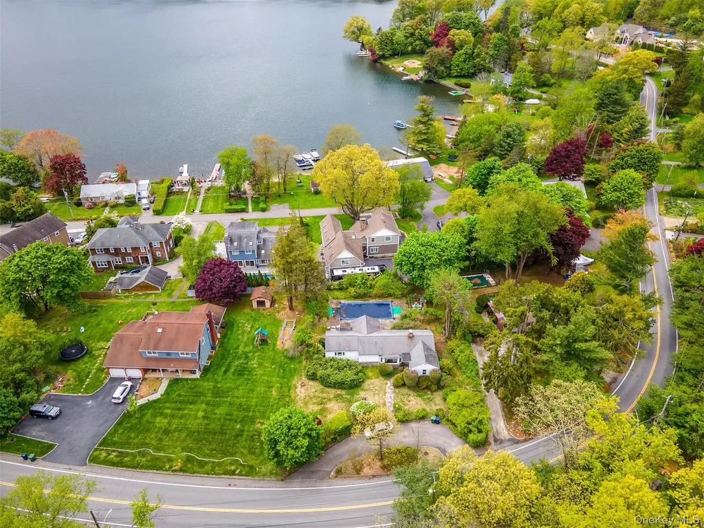 516 N Lake Boulevard Mahopac NY 10541