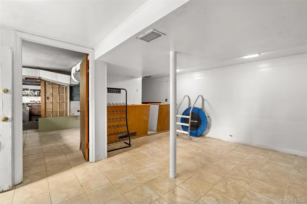 516 N Lake Boulevard Mahopac NY 10541