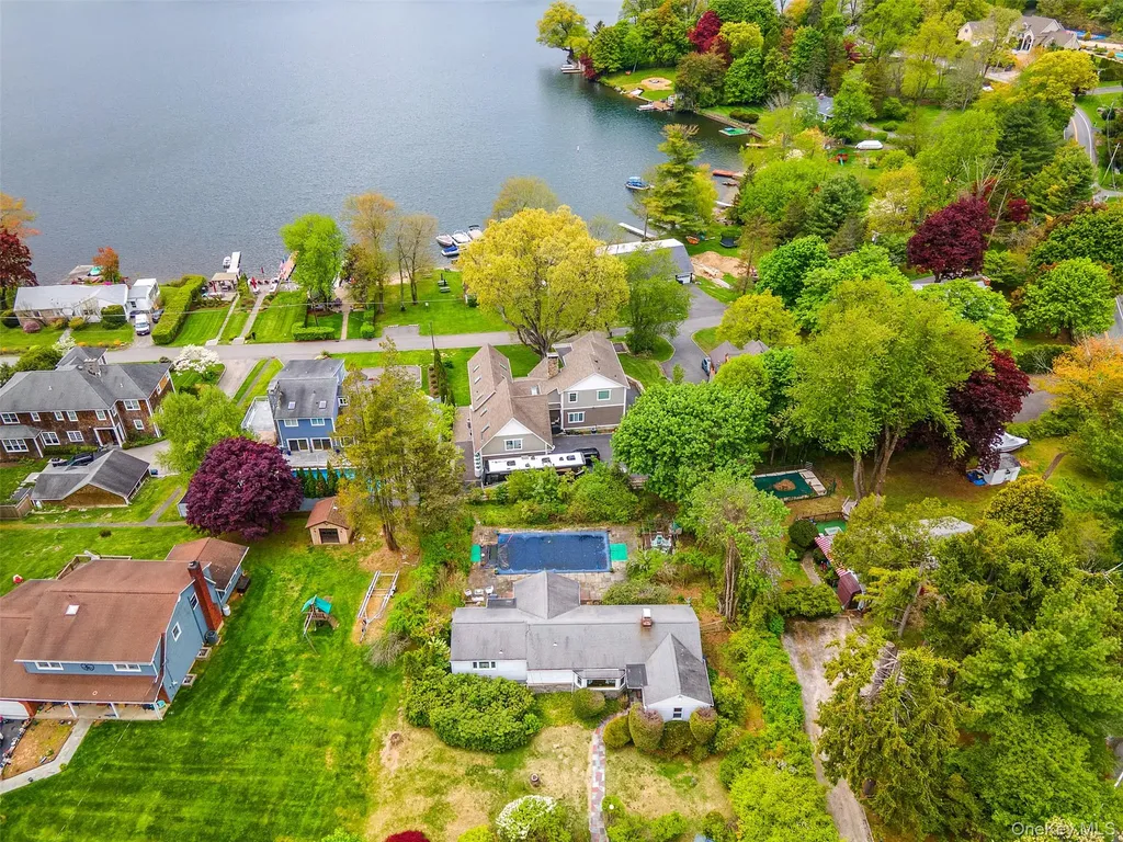 516 N Lake Boulevard Mahopac NY 10541