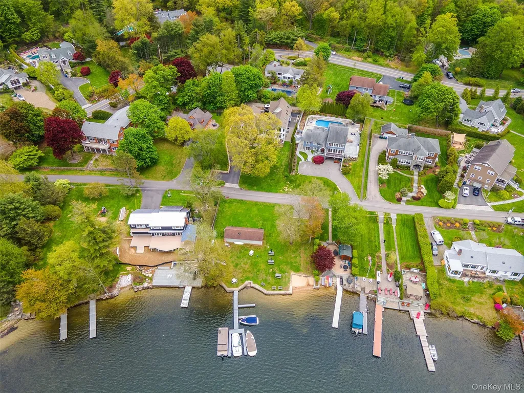 516 N Lake Boulevard Mahopac NY 10541