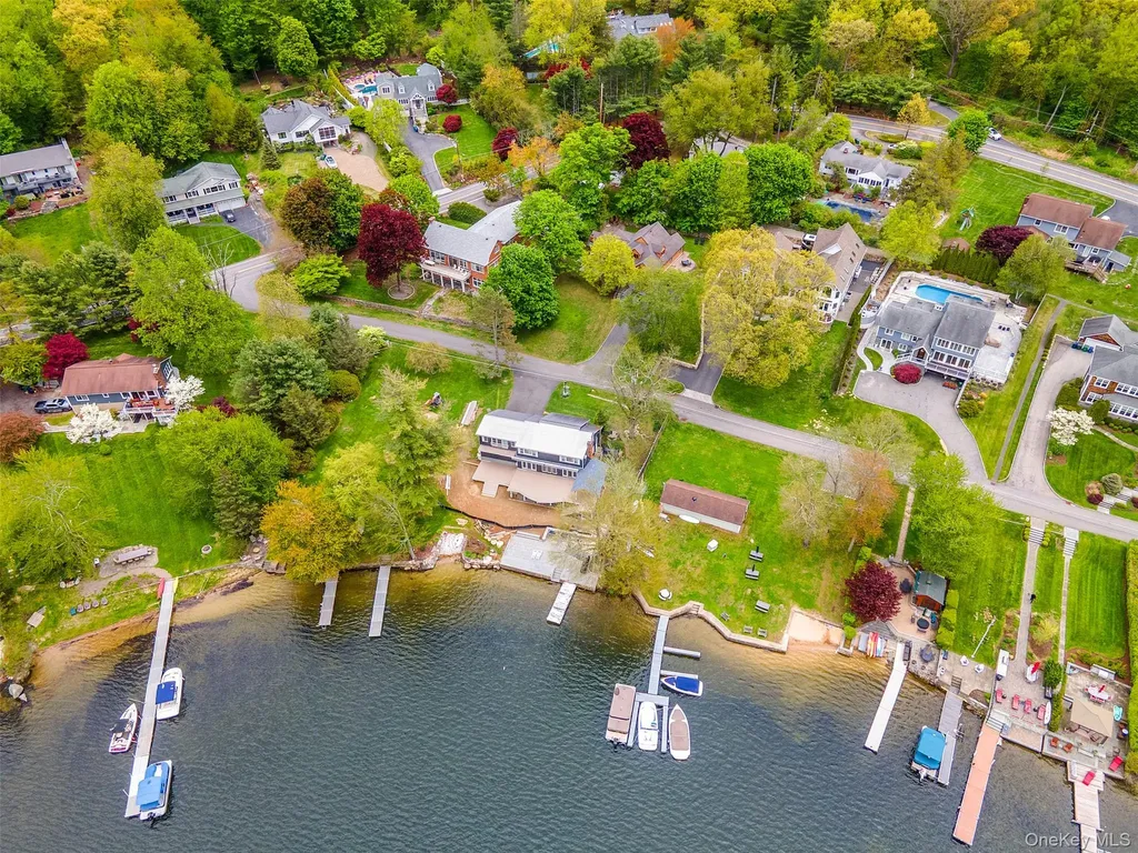 516 N Lake Boulevard Mahopac NY 10541