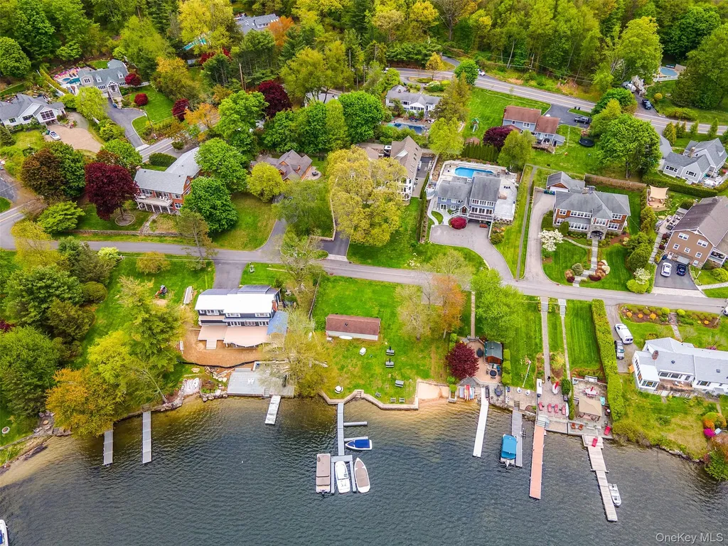516 N Lake Boulevard Mahopac NY 10541