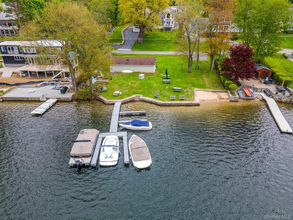 516 N Lake Boulevard Mahopac NY 10541