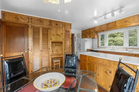 516 N Lake Boulevard Mahopac NY 10541