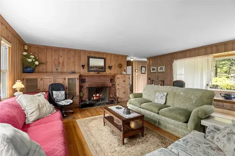 516 N Lake Boulevard Mahopac NY 10541