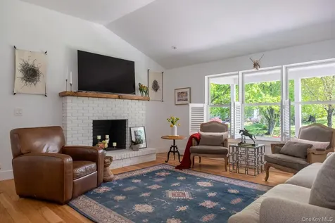 44 Lorraine Drive Rhinebeck NY 12572