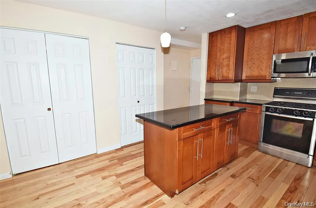 12-32 Diane Place Bayside NY 11360