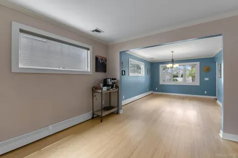 11 Koch Place Carle Place NY 11514