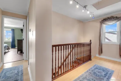 11 Koch Place Carle Place NY 11514
