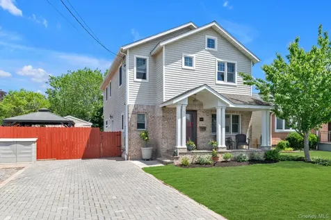 11 Koch Place Carle Place NY 11514