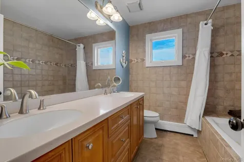11 Koch Place Carle Place NY 11514
