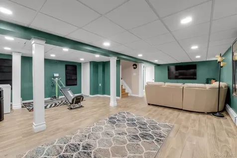 11 Koch Place Carle Place NY 11514