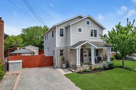 11 Koch Place Carle Place NY 11514