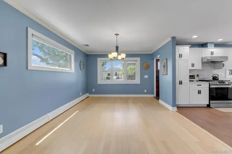 11 Koch Place Carle Place NY 11514