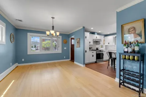 11 Koch Place Carle Place NY 11514