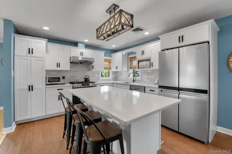11 Koch Place Carle Place NY 11514