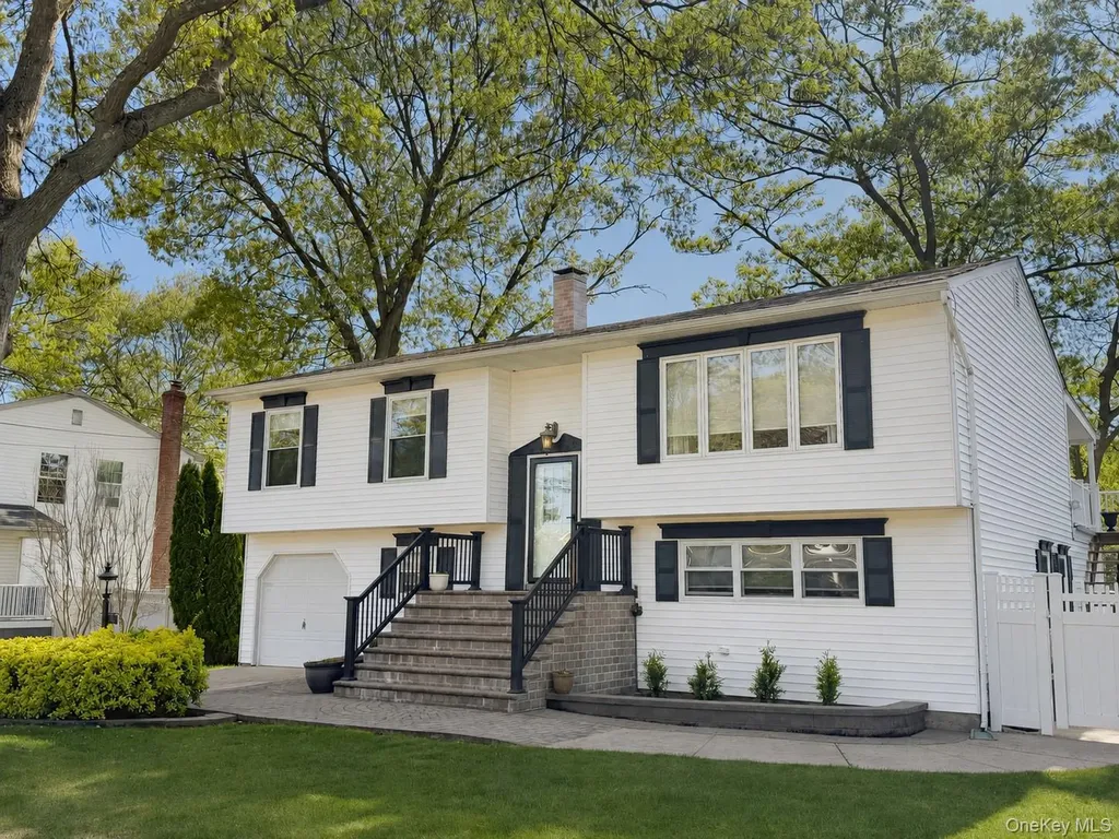 72 Avenue B Holbrook NY 11741
