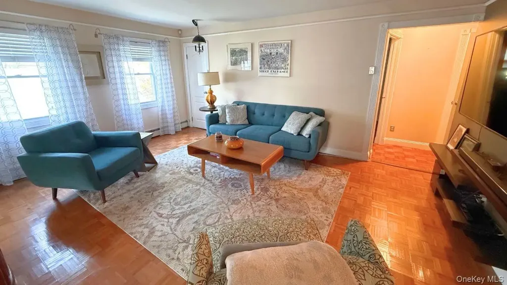 72 Avenue B Holbrook NY 11741