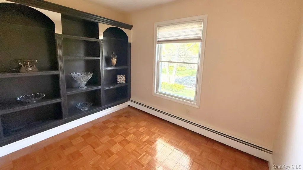 72 Avenue B Holbrook NY 11741