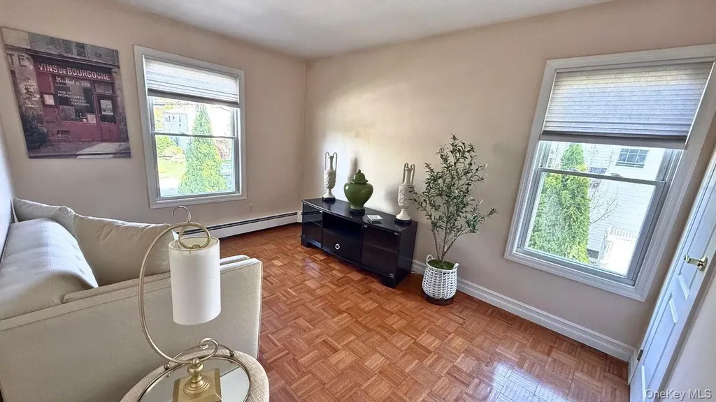 72 Avenue B Holbrook NY 11741