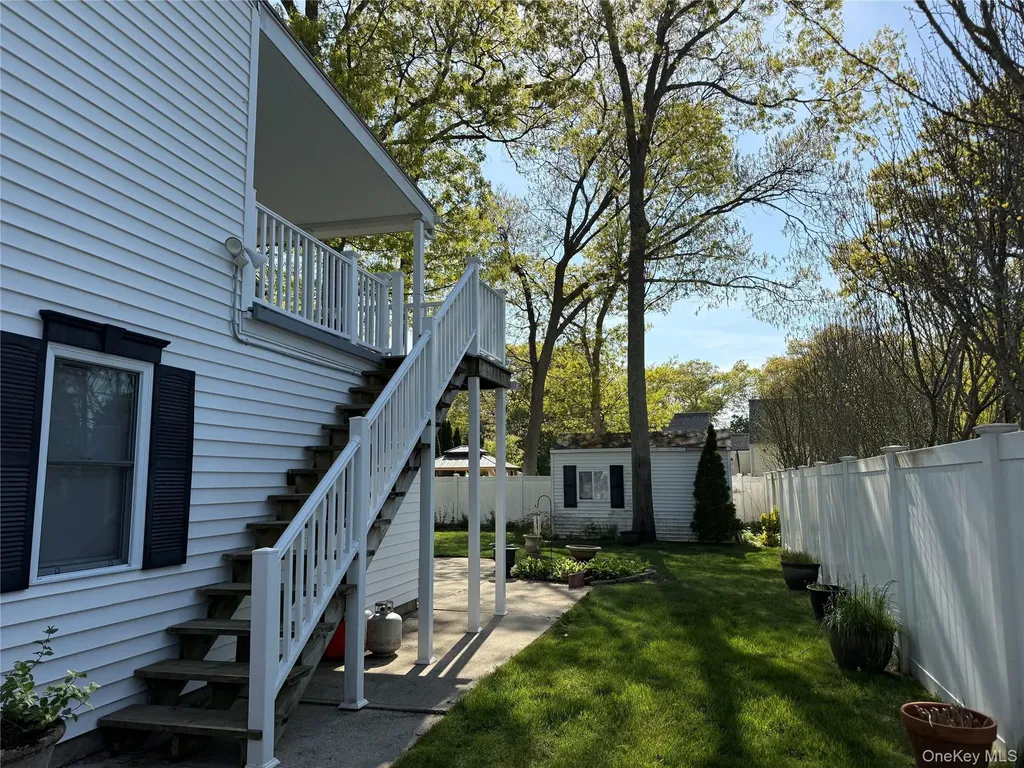 72 Avenue B Holbrook NY 11741