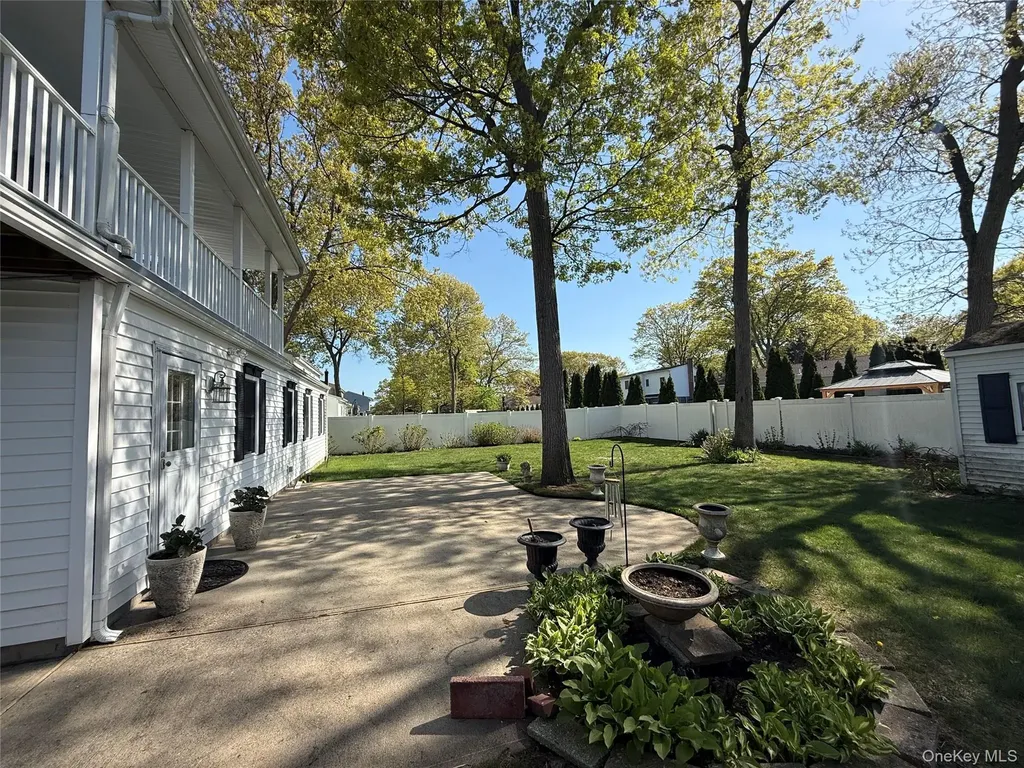 72 Avenue B Holbrook NY 11741