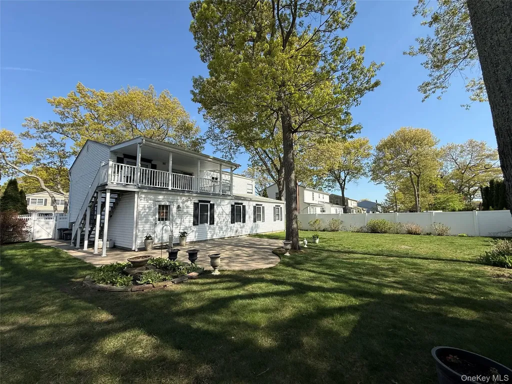 72 Avenue B Holbrook NY 11741