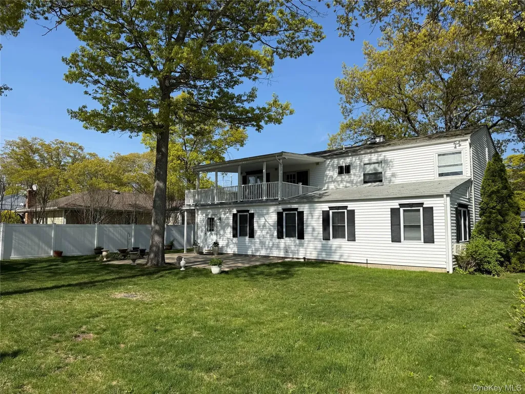 72 Avenue B Holbrook NY 11741