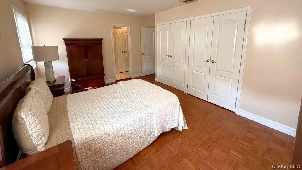72 Avenue B Holbrook NY 11741