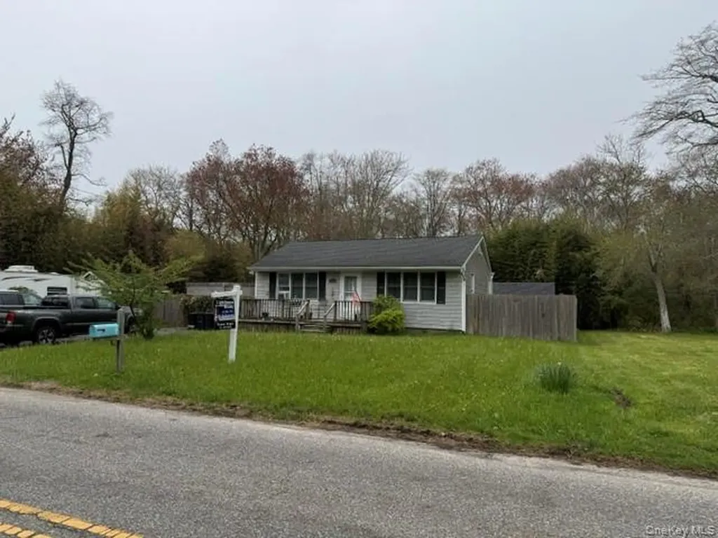 10 Whittier Drive Mastic Beach NY 11951